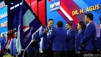 Sebelumnya, sebanyak 38 ketua Dewan Perwakilan Daerah (DPD) Partai Demokrat se-Indonesia bertemu dengan Ketua Umum (Ketum) Agus Harimurti Yudhoyono (AHY). Mereka menyampaikan dukungan agar AHY kembali menjadi Ketum Demokrat. 