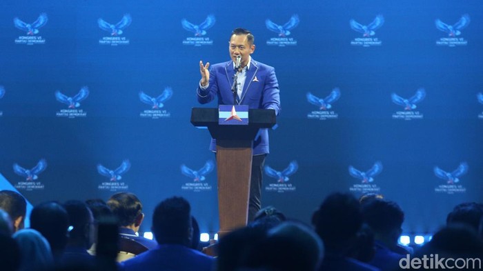 Agus Harimurti Yudhoyono (AHY) terpilih kembali menjadi ketua umum Partai Demokrat. AHY memimpin Partai Demokrat 5 tahun ke depan periode 2025-2030. Hal itu diumumkan dalam Kongres VI Partai Demokrat yang digelar di Ritz-Carlton, Jakarta Selatan, Senin (24/2/2025).
