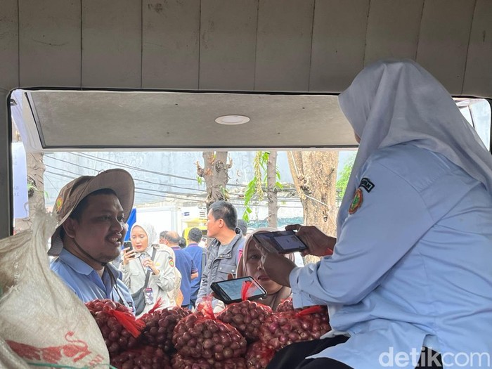 Operasi  pasar PT Pos Indonesia