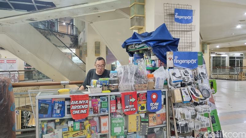 Pedagang di Glodok Plaza, 24 Februari 2025. (Taufiq Syarifudin/detikcom)