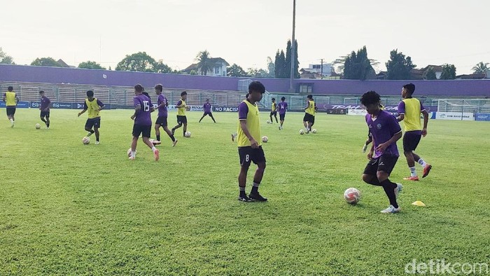 Pemain PSGC Ciamis berlatih di Stadion Galuh sebelum berangkat ke Tangerang untuk menjalani laga penentuan promosi Liga 2.