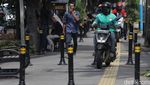 Pemotor Serobot Trotoar di Jalan Wahid Hasyim Jakpus