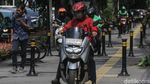 Pemotor Serobot Trotoar di Jalan Wahid Hasyim Jakpus