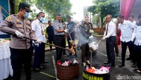 Kejaksaan juga memusnahkan sabu 850,88 gram beserta alat hisapnya dari 78 perkara, pil dobel L 65.074 butir dari 32 perkara, serta pil Y 2.487 butir dari 3 perkara. Sabu tersebut diperkirakan senilai Rp 1 miliar, sedangkan pil dobel L sekitar Rp 195 juta.