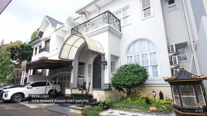 Penampakan rumah Kiky Saputri dan Muhammad Khairi/Tangkapan layar/YouTube OTW Trans7 Penampakan rumah Kiky Saputri dan Muhammad Khairi