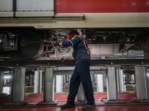 Melihat Perawatan Kereta LRT Jabodebek