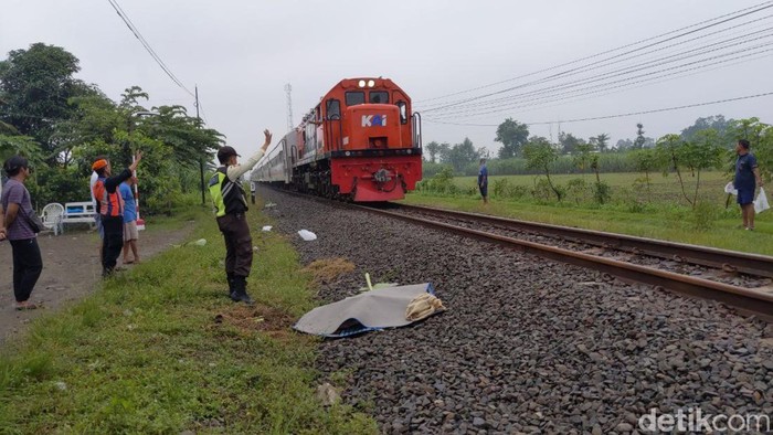 Perempuan tewas tertabrak kereta di Tulungagung