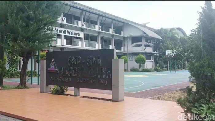 Pihak sekolah menjatuhkan sanksi berupa skors 30 hari kepada siswanya yang terlibat aksi memukul lawan saat turnamen basket di Kota Bogor, Jawa Barat. (Rizky AM/detikcom)