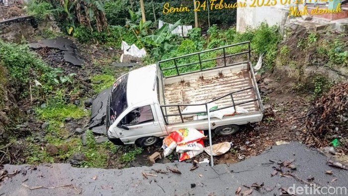 pikap masuk jurang di Bondowoso