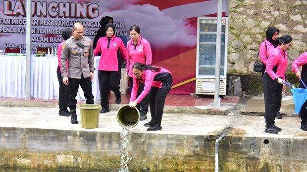 Polri dan Bhayangkari meluncurkan Program Pekarangan Pangan Lestari (P2L) di Akademi Kepolisian (Akpol) Semarang.