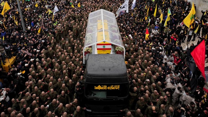 A vehicle transports the coffins of late Hezbollah leaders Hassan Nasrallah and Hashem Safieddine, who were killed in Israeli airstrikes last year, on the outskirts of Beirut, Lebanon February 23, 2025. REUTERS/Mohammed Yassin