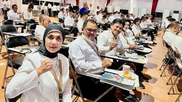Bupati Kendal Dyah Kartika Permanasari ketika mengikuti retret kepala daerah di Akademi Militer, Magelang, Senin (24/2/2025).