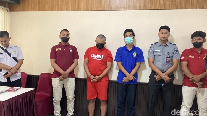 Rilis kasus upaya penyelundupan narkoba di Lapas Kelas 1 Semarang, Kecamatan Ngaliyan, Kota Semarang, Senin (24/2/2025).