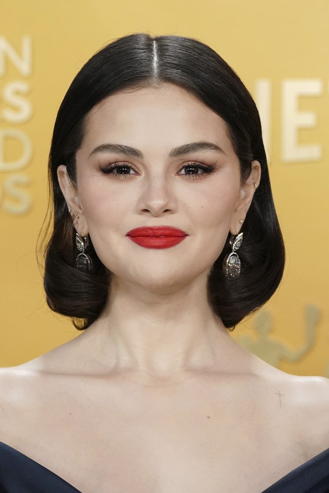 SAG Awards yang digelar di Los Angeles, California, Minggu (23/2/2025)  menjadi momen besar bagi Selena yang sukses melalui musim penghargaan dengan sederet penampilan red carpet yang selalu mencuri perhatian. Berkat perannya dalam film Emilia Pérez dan serial Only Murders in the Building, dia juga mendapat banyak pengakuan di ajang penghargaan. Foto: Jordan Strauss/Invision/AP/Jordan Strauss