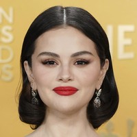 SAG Awards yang digelar di Los Angeles, California, Minggu (23/2/2025)  menjadi momen besar bagi Selena yang sukses melalui musim penghargaan dengan sederet penampilan red carpet yang selalu mencuri perhatian. Berkat perannya dalam film Emilia Pérez dan serial Only Murders in the Building, dia juga mendapat banyak pengakuan di ajang penghargaan. Foto: Jordan Strauss/Invision/AP/Jordan Strauss