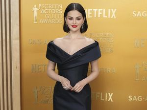 Selena Gomez Tampil Bak Snow White di SAG Awards 2025, Bergaya Hollywood Glam