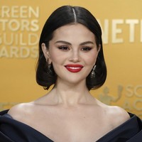 Penampilannya menuai pujian di dunia maya. Banyak netizen menyebut Selena seperti Snow White di dunia nyata. Foto: Jordan Strauss/Invision/AP/Jordan Strauss