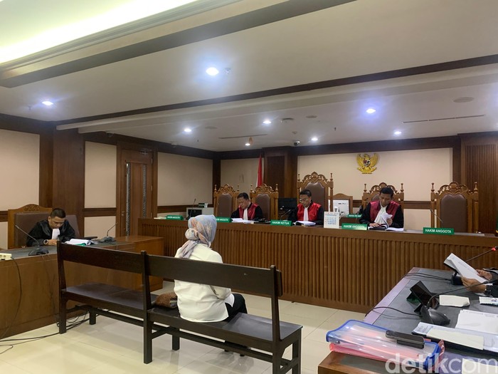 Sidang pledoi eks panitera PN Jaktim, Rina Pertiwi, dalam kasus suap eksekusi lahan Rawamangun. Pengadilan Tipikor Jakarta, 24 Februari 2025. (Mulia Budi/detikcom)