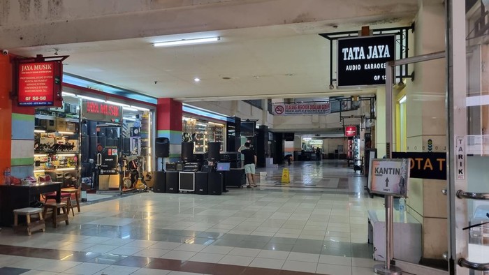 Suasana di Glodok Plaza pada Senin (24/2/2025)-(Taufiq/detikcom)