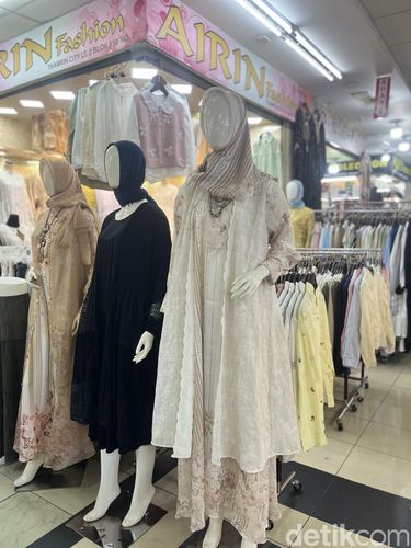 Toko Airin Fashion LT. 2 Blok F50 No.2, Thamrin City menjual dres cantik untuk Lebaran.