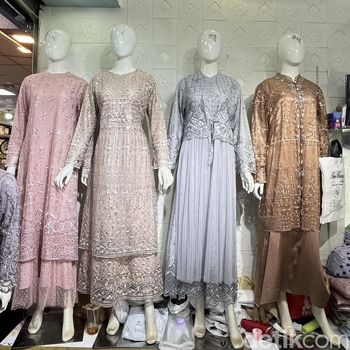 Toko Bintang Fashion LT Dasar Blok F53 No. 2 di Thamrin City menjual koleksi gamis brukat payet.