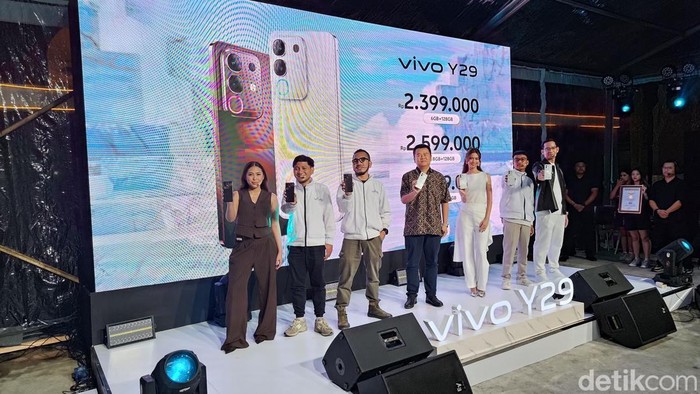 Vivo Y29 akhirnya rilis di Indonesia. Berikut informasi terkait spesifikasi dan harga jualnya.