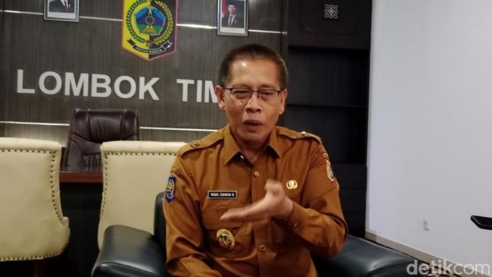 Wakil Bupati Lombok Timur Mohammad Edwin Hadiwijaya  ketika diwawancara detikBali di ruang kerjanya, Senin(24/2/2025).