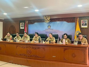 Wagub Giri Prasta Pimpin Rakor Inflasi di Hari Pertama Kerja