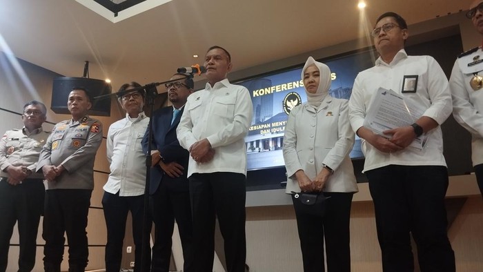 Wakil Menteri Koordinator bidang Politik dan Keamanan (Wamenko Polkam) Lodewijk F Paulus usai memimpin rapat kesiapan Ramadan dan Idul Fitri 2025 (Fawdi/detikcom)