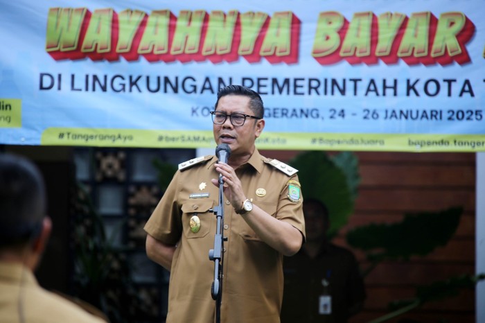 Wakil Wali Kota Tangerang, H. Maryono Hasan, memimpin apel pegawai di Lapangan Apel Pusat Pemerintahan Kota Tangerang, pada Senin (24/2/2025).