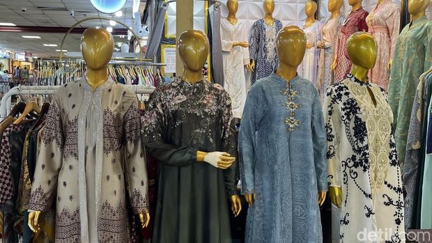Zain Fashion Lantai Dasar Blok A2A No.1 menjual semi kebaya.