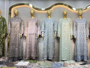 Gamis Bordir untuk Lebaran Laris di Tanah Abang, Ada yang Dijual Rp 1,2 Juta
