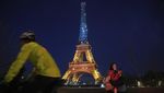 3 Tahun Perang Ukraina, Menara Eiffel Dihiasi Cahaya Biru-Kuning