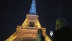 3 Tahun Perang Ukraina, Menara Eiffel Dihiasi Cahaya Biru-Kuning
