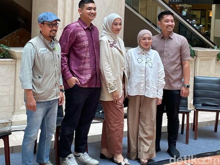 70 brand hijab dan busana muslim banting harga di acara Ramadan Nostalgic pada 13 hingga 16 Maret 2025 dan bagian kedua 20 hingga 23 Maret 2025 di Ratu Plaza. 70 brand hijab dan busana muslim banting harga di acara Ramadan Nostalgic pada 13 hingga 16 Maret 2025 dan bagian kedua 20 hingga 23 Maret 2025 di Ratu Plaza.