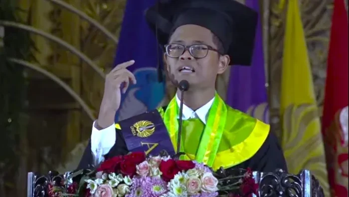 Azhar, anak buruh tani yang jadi wisudawan terbaik di Unesa