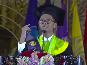 Kisah Anak Buruh Tani Jadi Lulusan Terbaik Unesa & Dihadiahi Beasiswa S2