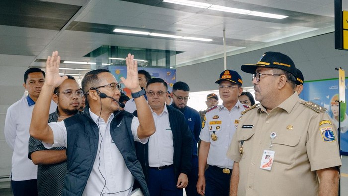 Bang Doel di MRT Jakarta