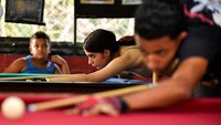 Nayelis Guzman, salah satu remaja berprestasi dari Akademi Olahraga Cerro, mengatakan bahwa ia memiliki harapan besar untuk masa depannya di bidang biliar. Saya telah bermain biliar selama kurang lebih dua tahun (...) dan impian saya adalah mewakili Kuba dalam ajang internasional, kata wanita muda itu.  