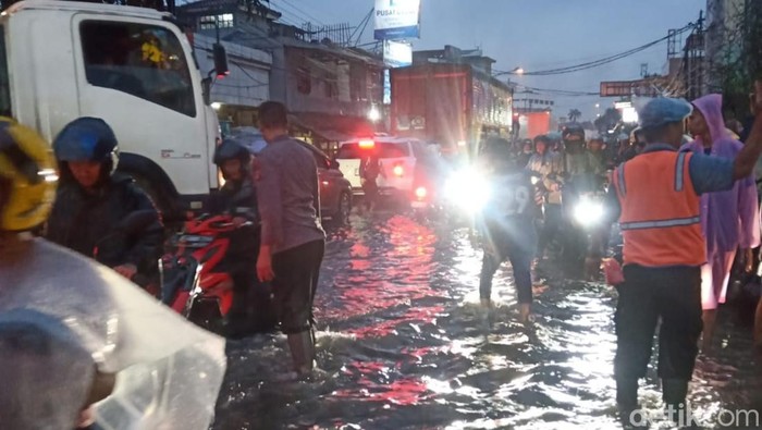 Banjir di Dayeuhkolot Bandung, Selasa (25/2/2025).