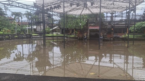 Banjir di Taman Werdhi Budaya Art Centre, Denpasar, Bali, Selasa (25/2/2025). (Fabiola Dianira)