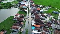 Intensitas curah hujan yang tinggi serta sungai yang tidak dapat menampung debit air menyebabkan banjir di sejumlah kecamatan di Sidoarjo. 