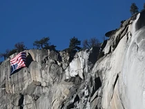 Efisiensi juga Terjadi di AS, Bendera Digantung Terbalik di Taman Nasional