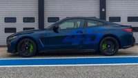 BMW turut merayakan ulang tahun ke-46 legenda MotoGP, Valentino Rossi. Produsen mobil ternama asal Jerman itu meluncurkan versi khusus BMW M4 CS Edition VR46. M4 CS Edition VR46 menawarkan dua varian desain khas yang disebut Sport dan Style, dengan keduanya menerima sejumlah perubahan agar lebih menonjol dari M4 CS biasa. Foto: Dok. BMW