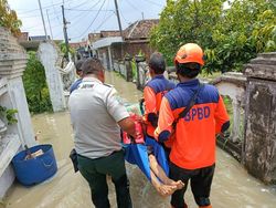 Banjir Gresik, BPBD Jatim Bantu Evakuasi Warga-Kerahkan Bantuan Logistik