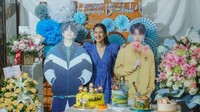 Terakhir ini potret perayaan ulang tahun Mikha, penuh dengan kue dan juga hiasan anggota boyband BTS yang digemarinya. Foto: Instagram @miktambayong