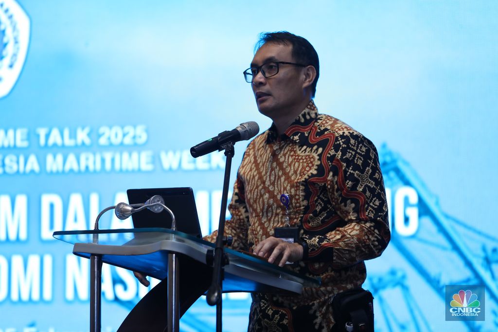 Dirjen Perhubungan Laut Antoni Arif Priadi 
dalam acara Indonesia Maritime Talk 2025 di Ritz Carlton, Jakarta, Selasa (25/2/2025). (CNBC Indonesia/Tri Susilo)