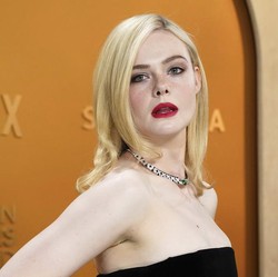 Lawan Main Elle Fanning Alami Cedera Otot Akibat Latihan Adegan Mesra