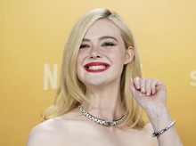 Elle Fanning dan Michelle Pfeiffer Nyaris Ditangkap Polisi