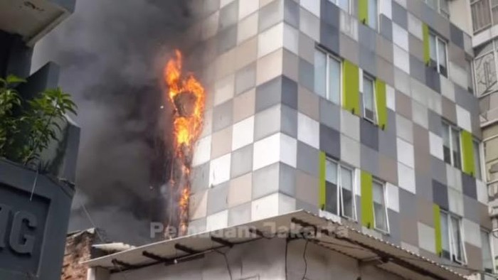 Hotel di Glodok, Jakarta Barat terbakar pada Selasa (25/2/2025) pagi.